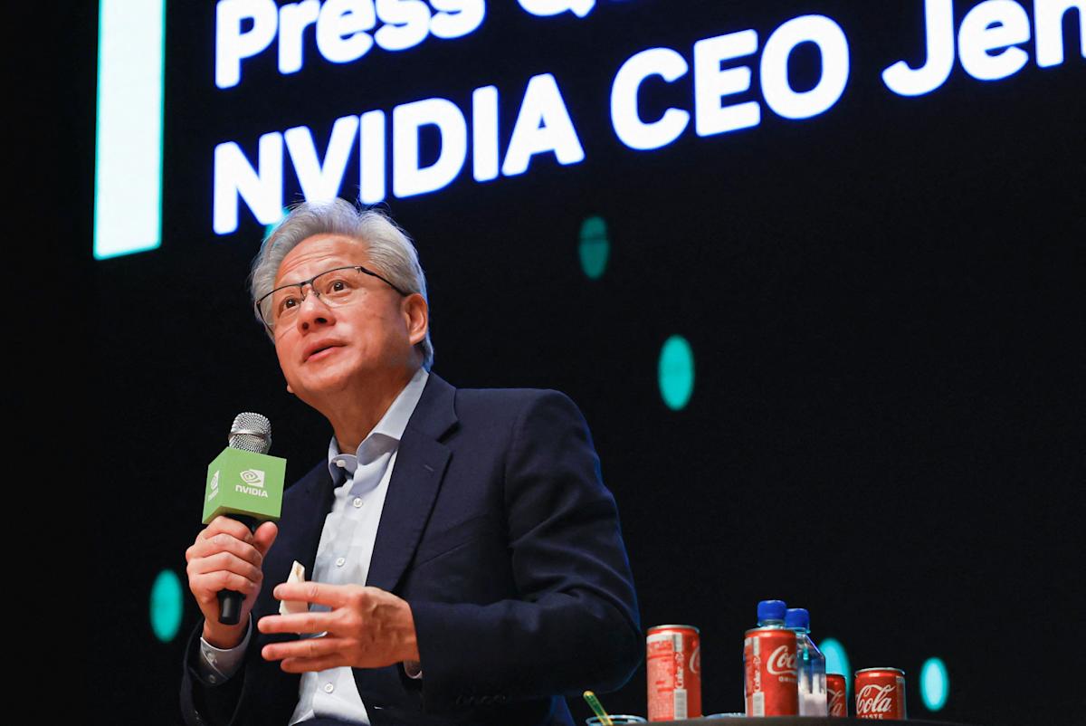 Nvidia Q4 Report: Will AI Momentum Drive Record Data Center Revenue?